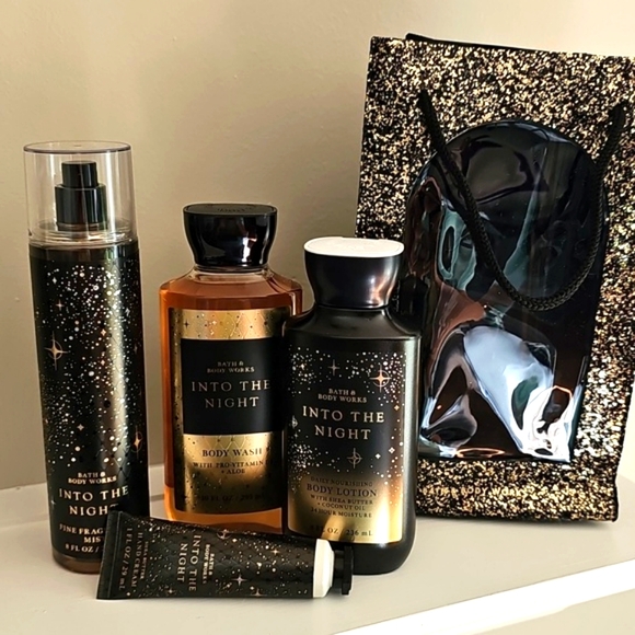 Bath & Body Works 4 pc Gift Set Into the Night - Picture 1 of 3